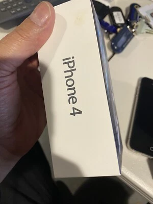 Apple iPhone 4 - 8GB - Black A1332 (GSM) - Image 1 of 4