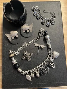 Jewelry Lot Charm Black Silvertone Heart Flower Fish Dragonfly Set Of 6 Wearable - Picture 1 of 7