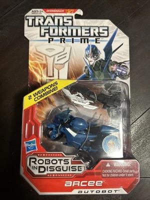 NOVO Transformers Prime: Robots In Disguise Arcee Autobot Novo Selado Deluxe EUA - Imagem 1 de 4