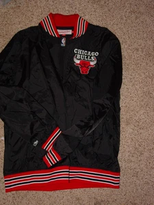 Chicago Bulls Mitchell and Ness NBA Full Zip Satin Bomber Jacket! Größe M - Bild 1 von 13