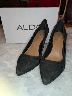 Zapatos de salón Aldo con punta negra imitación Saude con detalles dorados talla 9-151 Foto 1 de 4