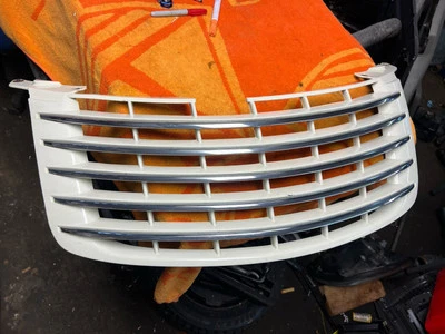 Chrysler PT Cruiser 2006-2010 blanco PWG parrilla superior delantera OEM 07 08 09 Foto 1 de 4