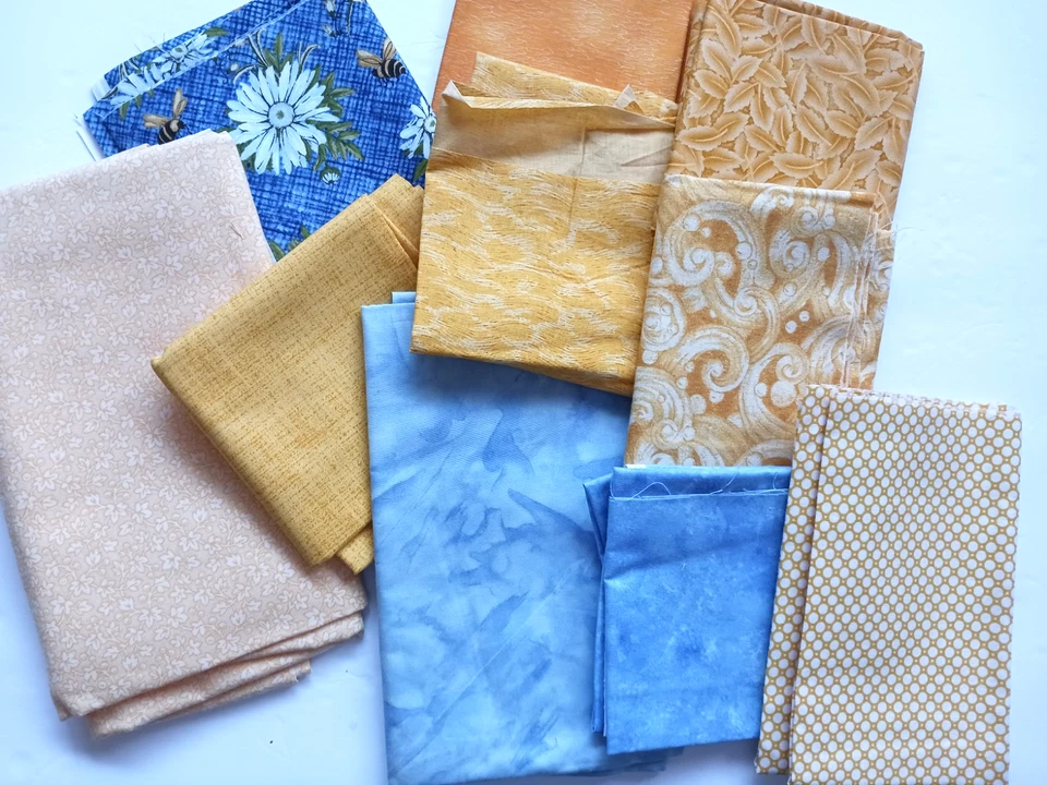 Pila de tela de algodón azul amarillo y dorado Debbie Mumm Northcott 11 piezas Foto 1 de 4