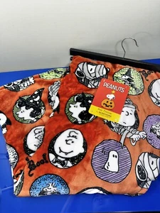 PEANUTS Halloween Plush Pet Throw Snoopy Charlie Brown Gang Blanket 50"x70” - Picture 1 of 4