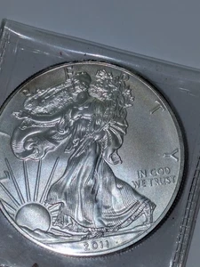 Better Date 2011 American Silver Eagle 1 Troy Oz .999 Fine Silver *4a11 - Picture 1 of 3