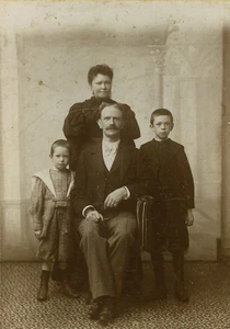 Frankreich Tourcoing Familie posiert im Studio alte Schrankkarte Foto Huisman 1900 - Bild 1 von 3