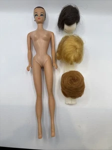 Barbie Fashion Queen bambola vintage, parrucche e supporto 1963-65 - Foto 1 di 13