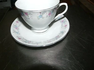 Vintage F.T.D.A. Teetasse & Untertasse Made in China 1986 Blumenmuster Silberrand - Bild 1 von 5