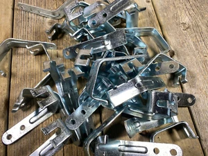 VINTAGE BIKE BICYCLE REFLECTOR BRACKET X2 QTY2 BINDER SEATPOST BRACKETS CATEYE - Picture 1 of 4
