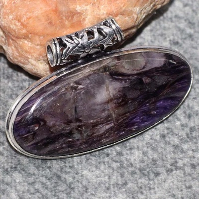Colgante Charoite Grueso Chapado en Plata 925 Hecho a Mano Piedras Preciosas Tamaño 1.2" GW Foto 1 de 3