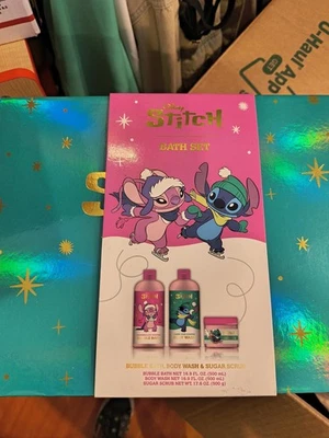 Juego de baño Disney Stitch - baño de burbujas, jabón corporal y exfoliante de azúcar Foto 1 de 4