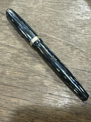 VINTAGE 1945 STRIPED PARKER  DUOFOLD SENIOR VACUMATIC FOUNTAIN PEN ~ - Image 1 of 4