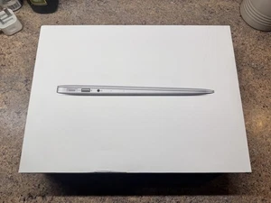 Apple MacBook Air 13" A1466 Early 2015 Intel Core i5 4GB Intel HD Graphics  - Picture 1 of 7