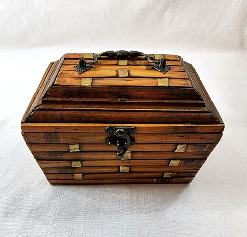 Small Bamboo Rattan Treasure Trinket Chest Jewelry 7" Wide Vintage Cover