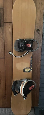 Snowboard Burton Charger 150 cm con fijaciones grandes Salomon Foto 1 de 4