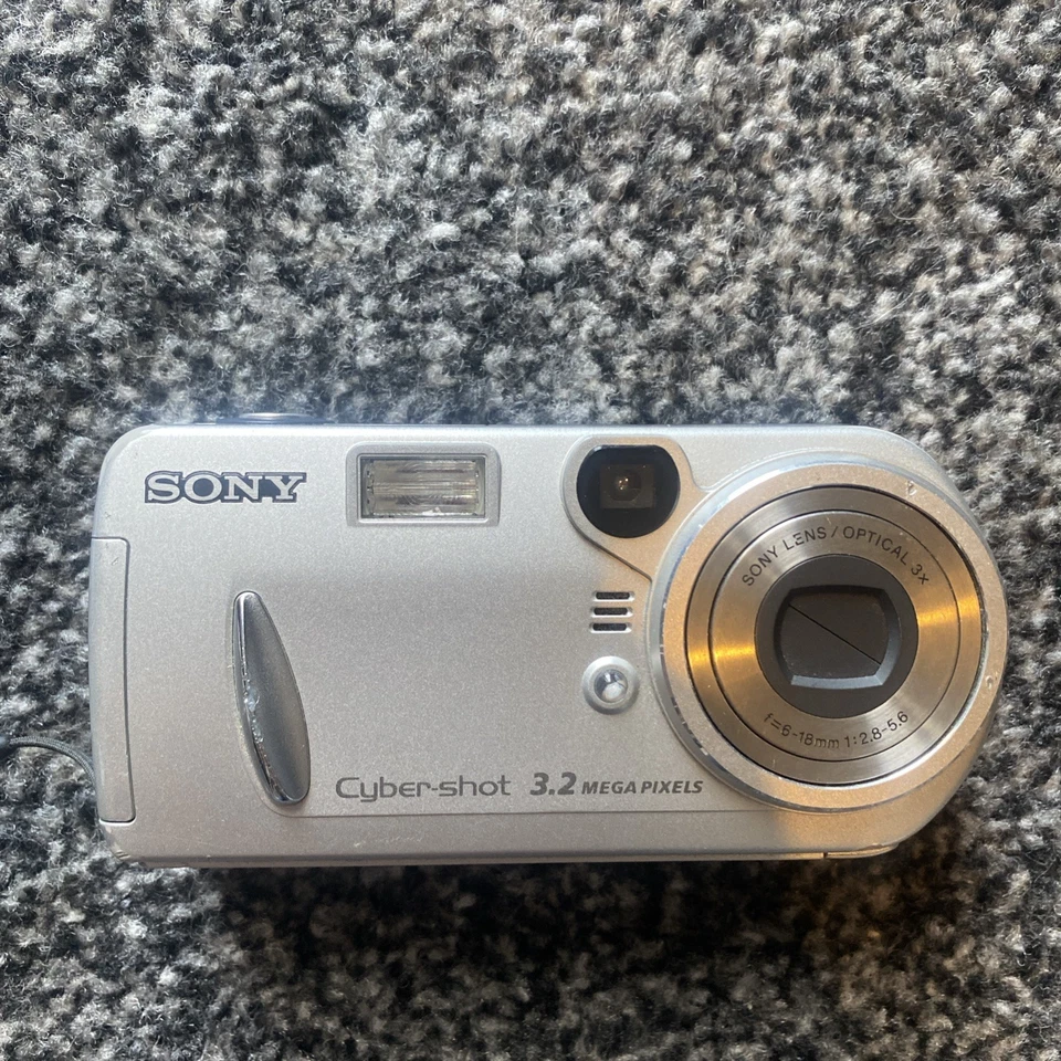 Sony Cyber-shot DSC-P72 3.2MP Digital Camera Silver (Box A) - Image 1 of 4