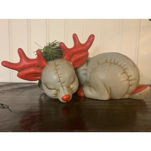 80er Jahre Kimpel Keramik schlafendes Rentier Weihnachtsfigur rot-weiß Vintage - Bild 1 von 5
