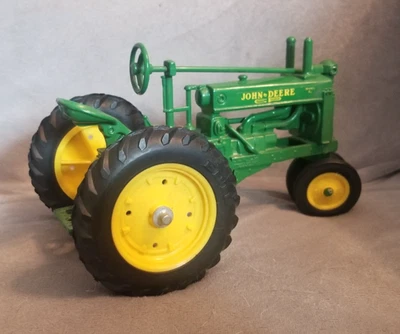 John Deere 1937 Model G Tractor ERTL Die-Cast Metal Replica 1/16 USA - Image 1 of 4