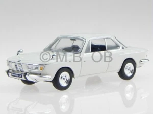 BMW 2000 CS 1966 creme white diecast model car CLC257 IXO 1/43 - Picture 1 of 4