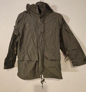 Chaqueta Parka RARA Tru Spec H20 ECWCS Edición Militar VERDE Para Hombres Con Capucha Cremallera S REG - Imagen 1 de 4