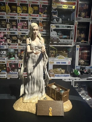 Dark Horse Game Of Thrones Daenerys Targaryen Figure With All 3 Eggs! - Image 1 of 4