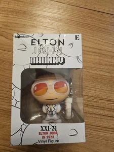 Figura Vinilo Kidrobot Coleccionable Elton John Bhunny XXI 21 en 1973 - Imagen 1 de 3