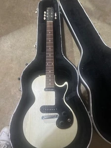 2007 Gibson USA Melody Maker Les Paul Guitar Worn Satin White - Picture 1 of 3