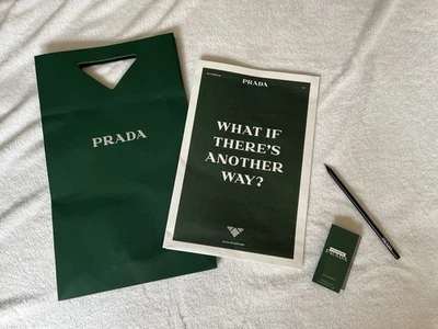 Prada Paradigme - Frasco de muestra, lápiz Prada, bolsa de compras y revista Foto 1 de 4