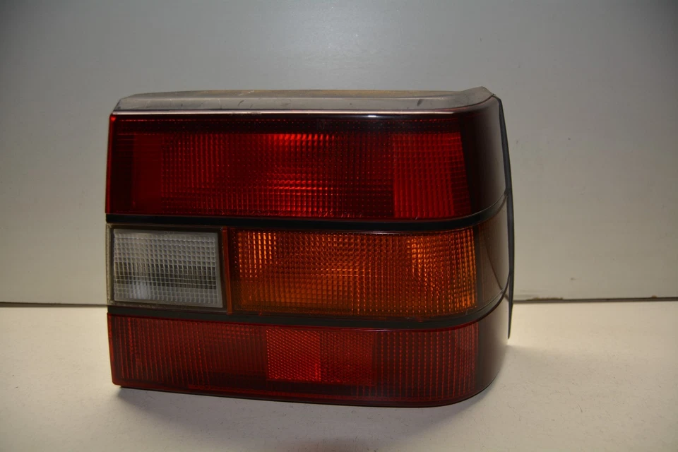 CHEVROLET GRO SPECTRUM 1985-1986 LUZ TRASERA DERECHA OEM, 166-58105A Foto 1 de 4