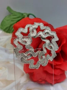 VTG Crown Trifari Ribbonette Filigree Cluster Elegant Statement Brooch 2.25" - Picture 1 of 8
