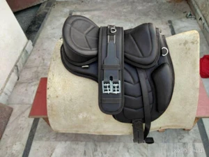 Leather Saddle Freemax Treeless Leather Saddle In Brown and black - Picture 1 of 15