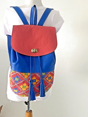 Mochila WAYUU Mochila Kuteq 100% Cuero y Material Tejido a Mano Colombiano Foto 1 de 4