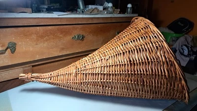 Cesto In Vimini A Forma Di Cornocopia - Immagine 1 di 3