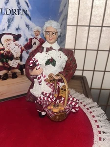 Kirkland Signature Stoffmaché Weihnachtsmann mit Kindern 1 Ersatzstück ~ Frau Claus - Bild 1 von 10