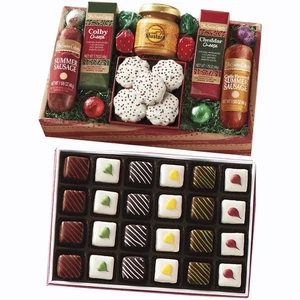 Holiday Treasure and Petits Fours Lebensmittel Geschenkpaket - verschiedene Käsesorten, Süßigkeiten,... - Bild 1 von 3