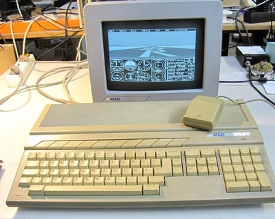 Atari 1040STF mit Monitor SM124 und original Atari Maus - Bild 1 von 4