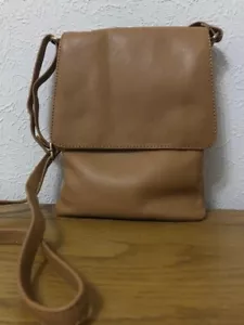 Ladies 'Vera Tucci' Tan Leather Crossbody Bag with Outer & Inner Pockets - Picture 1 of 7