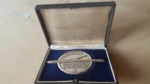 Oldtimer Auto Opel Blitz 100000 km Plakette mit Original Schatulle Auszeichnung - Bild 1 von 7