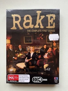 Rake, Complete First Series 1 DVD, (2014), Season One, REGION 4, NEW & SEALED - Foto 1 di 2