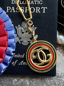 Rare Vintage GUCCI Keychain Key Ring Keyring Gold Enamel Italy Designer Luxury - Picture 1 of 10