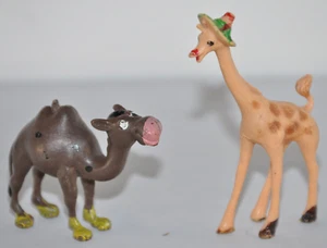 Vintage Plastic Giraffe w/ Greet Hat, Camel w/ Yellow Shoes - Made in Hong Kong - Picture 1 of 8