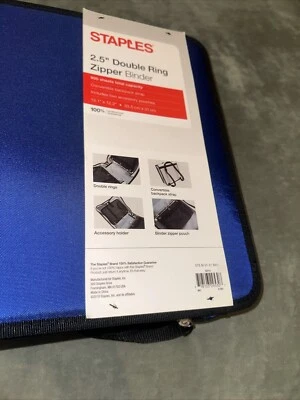 Carpeta con cremallera D-Ring azul de 2.5" de Staples con asa, correa, bolsillo para archivos y más Foto 1 de 4