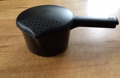 Pampered Chef Micro Cooker Microwave Steamer Strainer Black 4 Cup 1Qt USA - Image 1 of 4