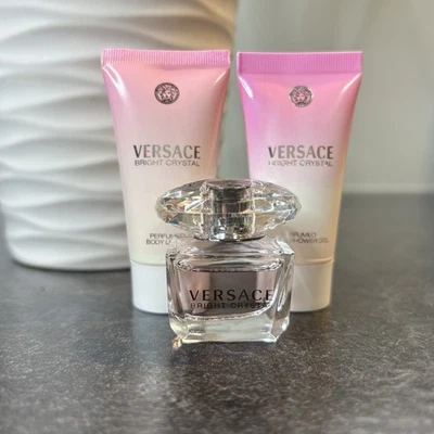 NUEVO Versace Bright Crystal Juego de Regalo de Viaje 5 ml EDT Splash, 15 ml Loción y Gel Foto 1 de 4