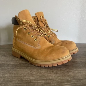 Stivali classici Timberland Junior’s Nubuck 6 pollici premium impermeabili taglia 5 12909 - Foto 1 di 10
