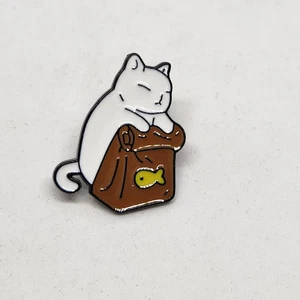 Cat Sack Lunch Metal Enamel Pin Black Tone Backing Lapel Backpack Hat Brooch - Picture 1 of 2