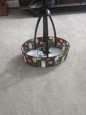 Lámpara colgante estilo Tiffany moderno de mediados de siglo vitral bronce forma ovalada  Foto 1 de 4