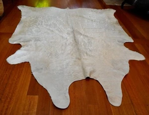 Una hermosa tapicería grado marfil blanco cuero de vaca premium - una alfombra increíble - Imagen 1 de 9