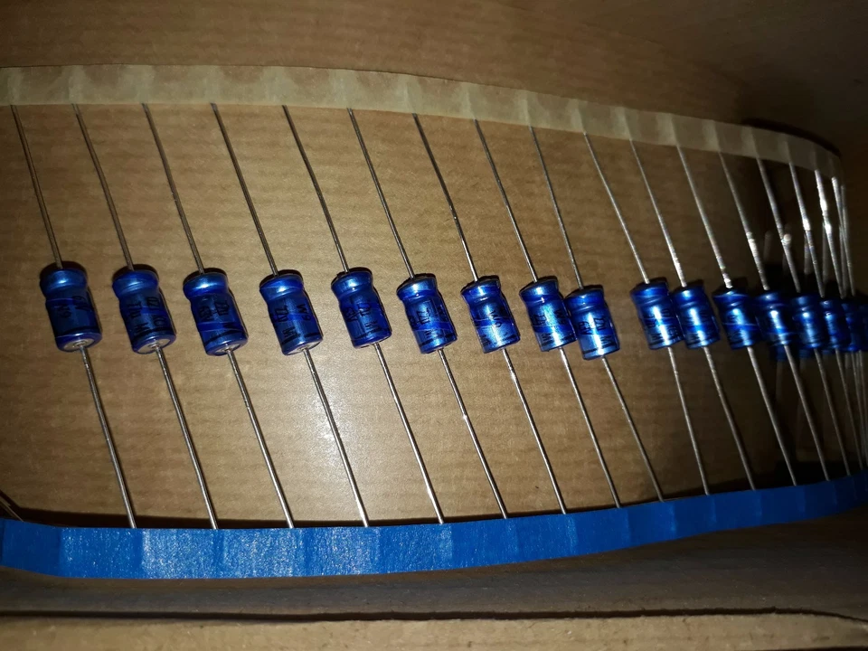 Nuevo de Lote Antiguo BC PHILIPS 021 22uf 63v Tapas Axiales para HI_END AUDIO! ¡20 piezas! Foto 1 de 2