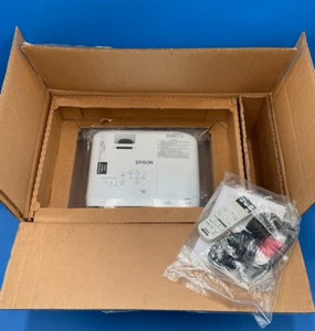 Epson PowerLite 118 Projector 3800 lumens XGA V11HA03020 ✅❤️️✅❤️️ SEALED! - Picture 1 of 3